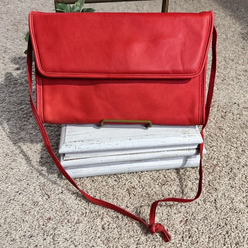 Bottega Veneta Red Crossbody orcClutch
